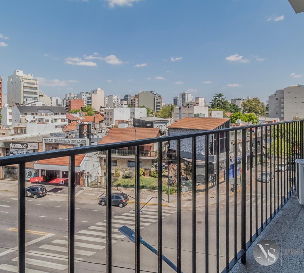 Excelente Dos Ambientes en Esquina con Vista Abierta y Gran Ubicación 1