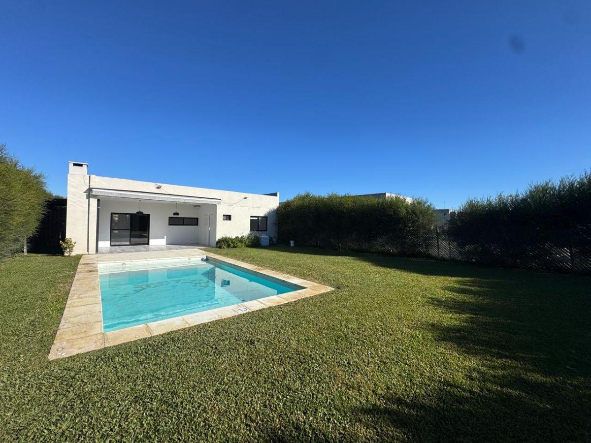 Foto de ALQUILER ANUAL SIN MUEBLES CASA 3 DORM SUITE PISCINA PARRILLA, imagen 2