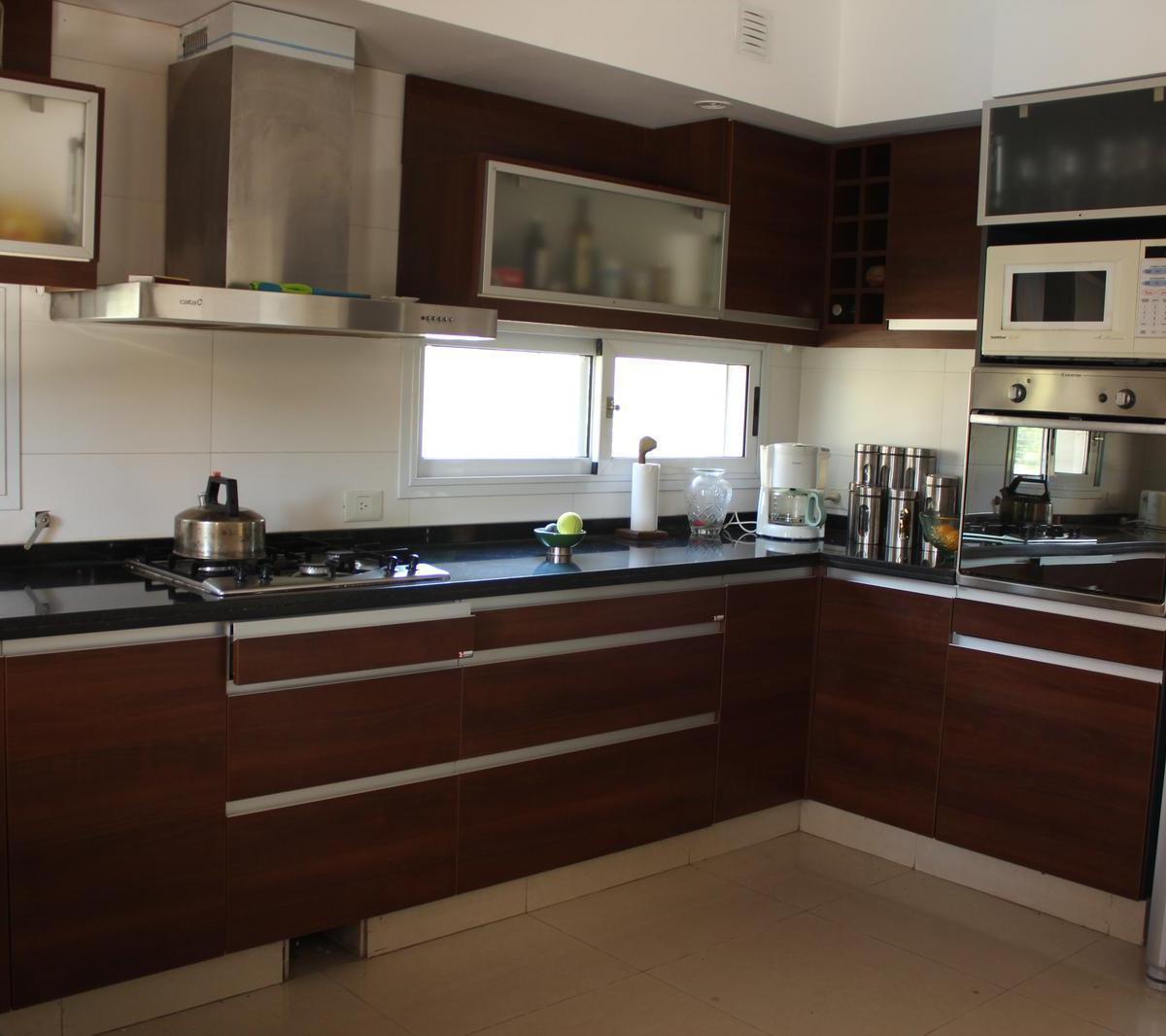 Venta , Alquiler Temporario. Casa  sobre el golf en  Golfers c.c