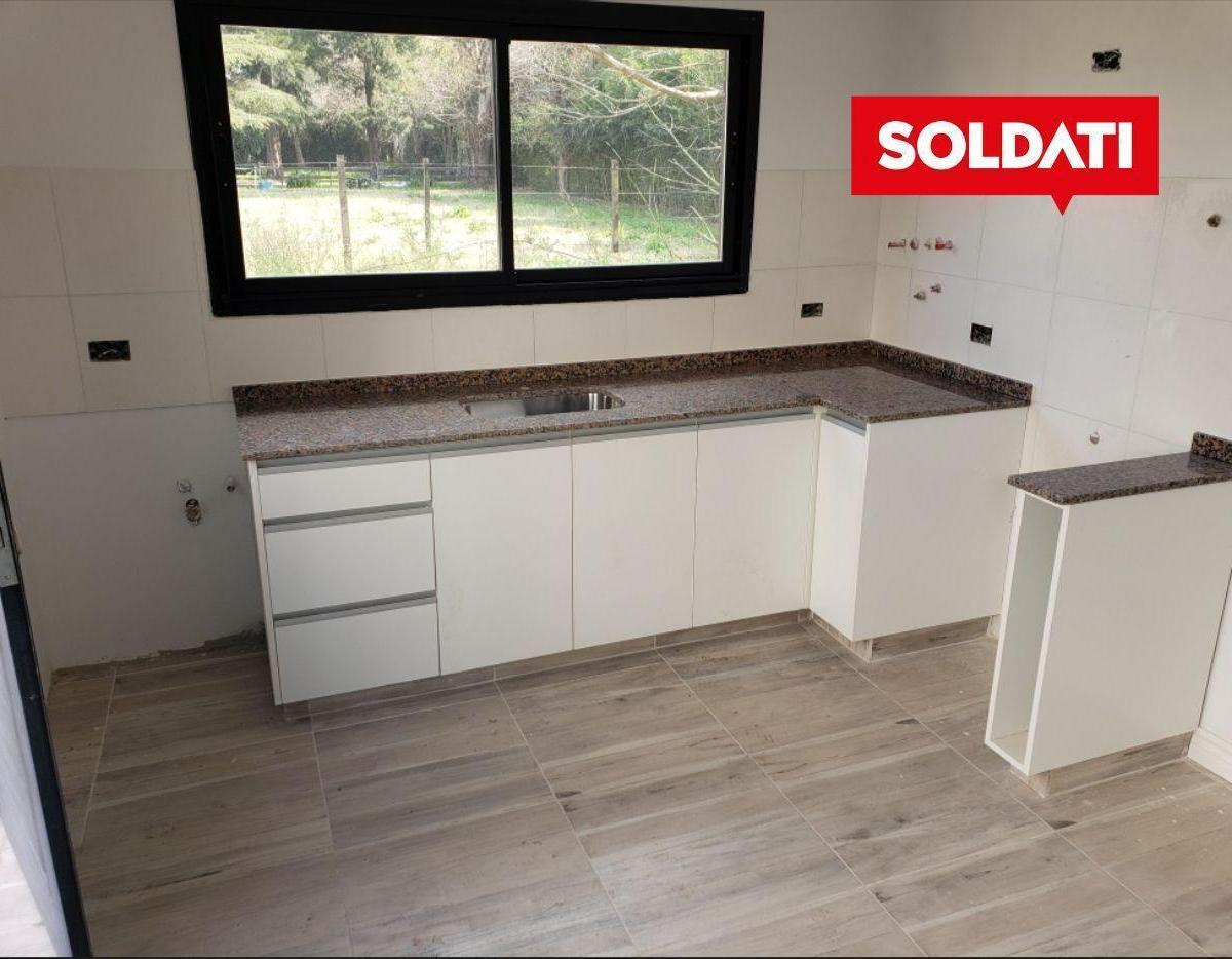 Departamento de 3 ambientes. A 300 metros de la Panamericana ramal Pilar, km 57, sin expensas.