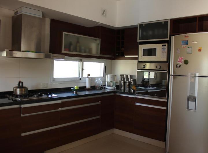 Foto de Venta , Alquiler Temporario. Casa sobre el golf en Golfers c.c, imagen 3