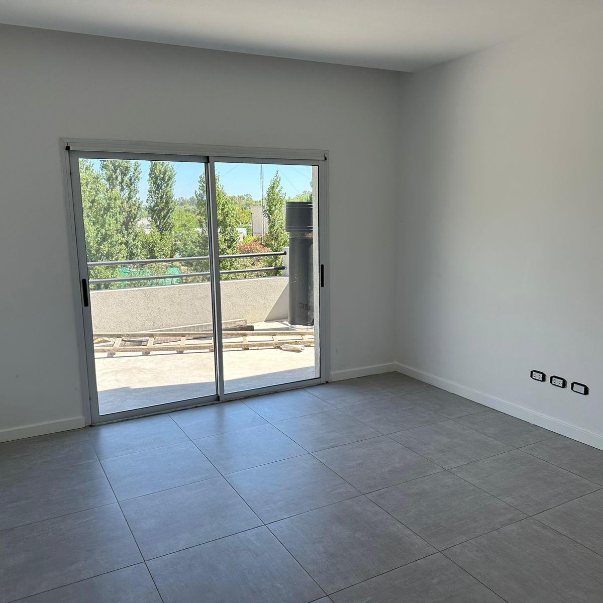 Casa en Venta a Estrenar 4 ambientes en Sta Guadalupe, Pilar del Este.