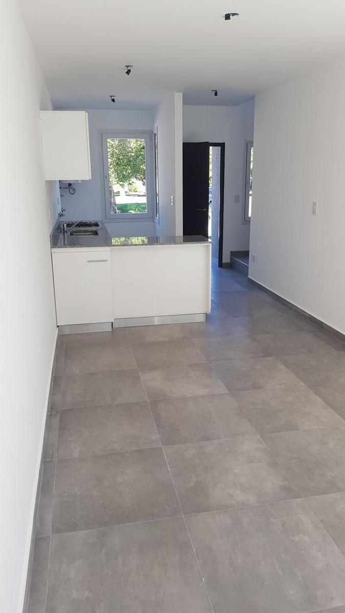 Venta de Departamento con Jardin en Manzanares chico, 4 ambientes