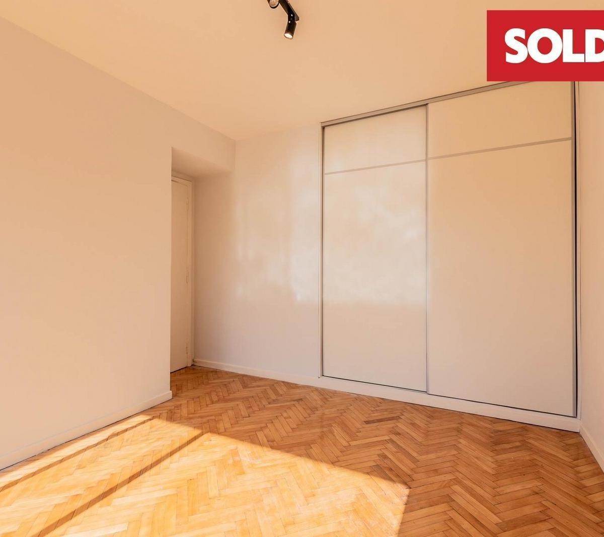 Foto de Departamento en venta, apto crédito, 3 ambientes con 2 baños. Espacio, imagen 2