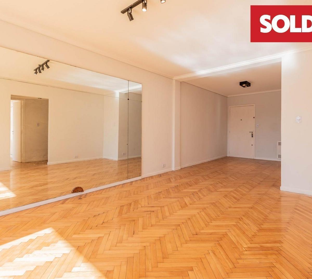 Departamento en venta, apto crédito, 3 ambientes con 2 baños. Espacio guardacoche.