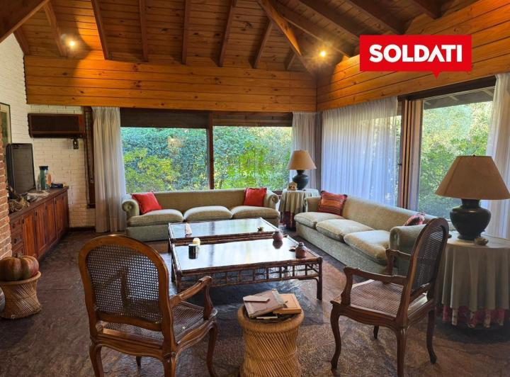 Casa en Highland Park, 3 suites, family y  dependencias. Pileta climatizada. 2