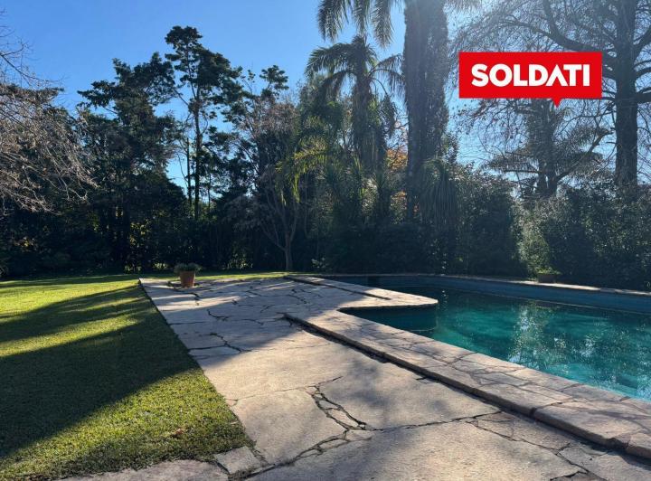 Casa en Highland Park, 3 suites, family y  dependencias. Pileta climatizada. 4
