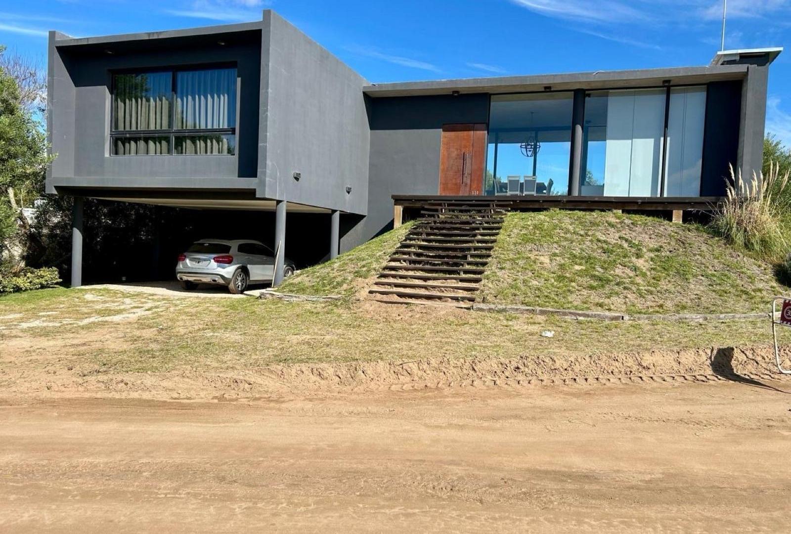 Casa en venta - Costa Esmeralda - Amoblada