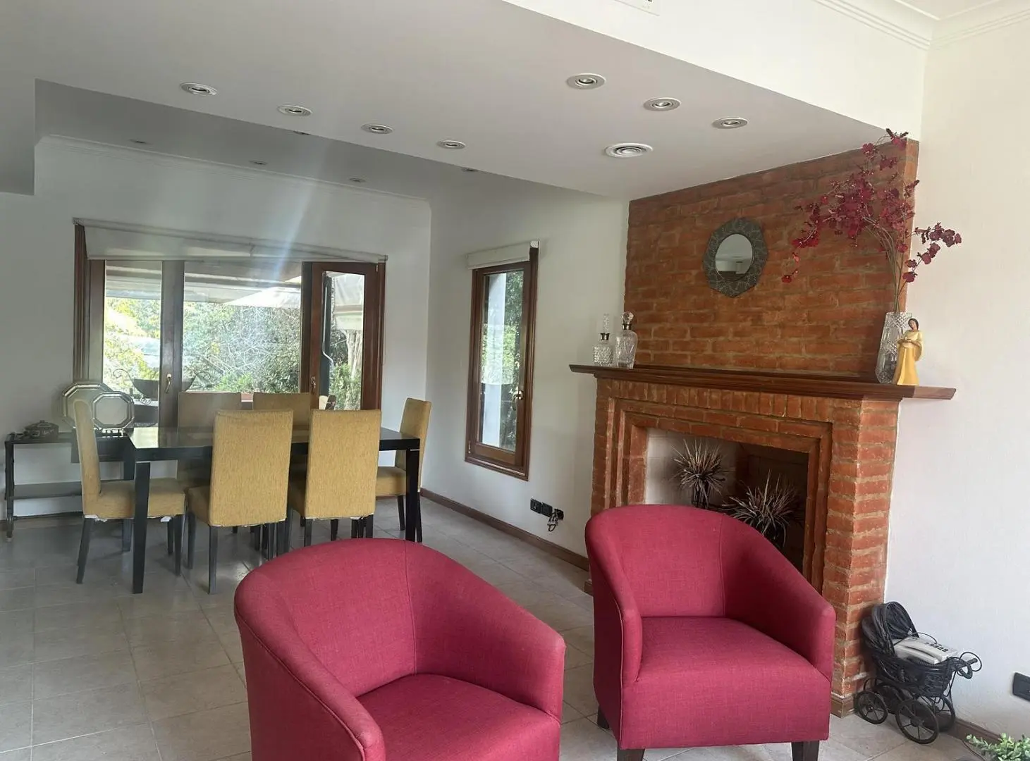 Exclusiva. Casa en alquiler anual, con/sin muebles. Piscina, jardin. Impecable 5