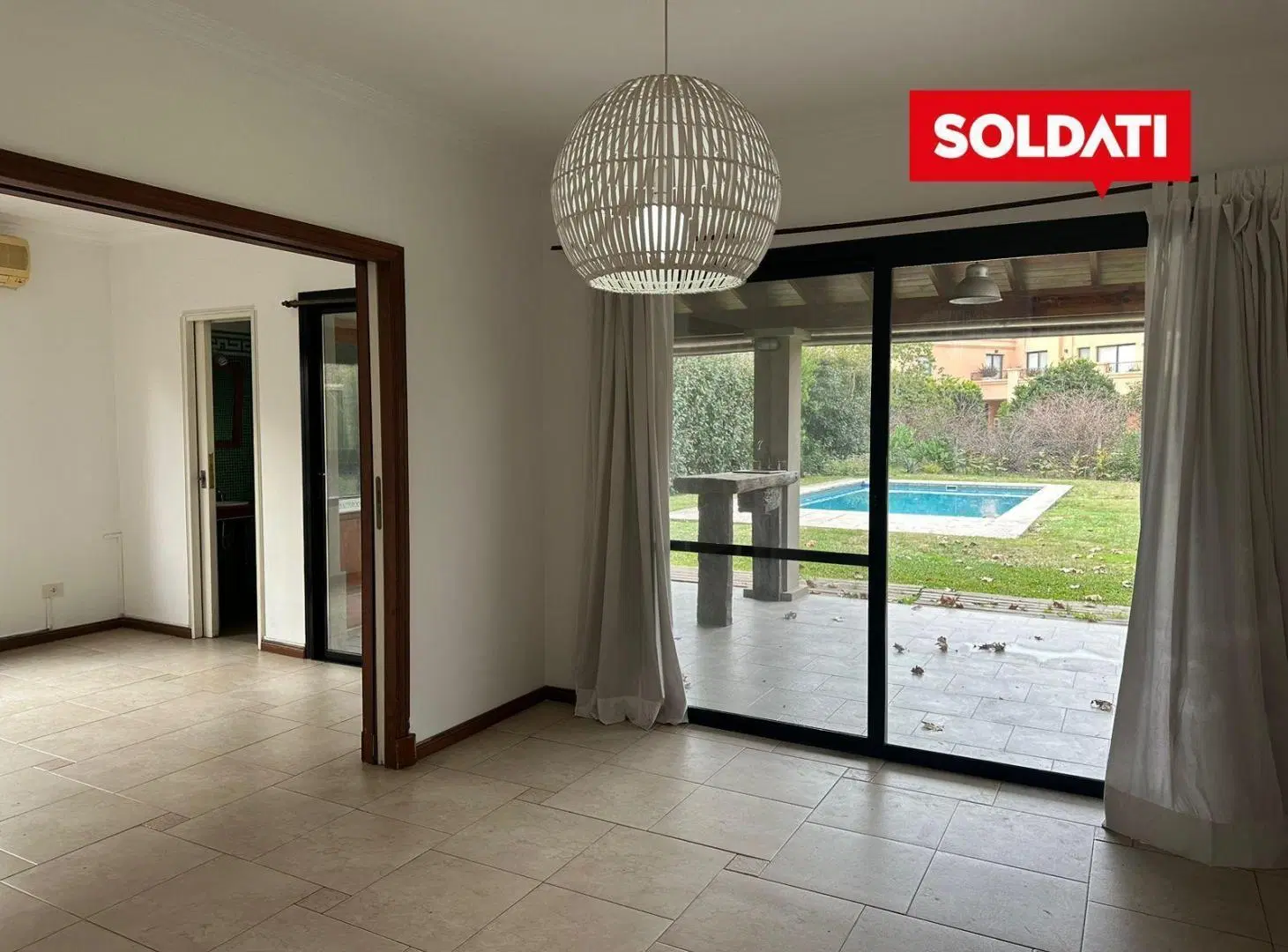 Casa en venta, Ayres de Pilar, 4 cuartos, family, escritorio y dependencia. Piscina. 4