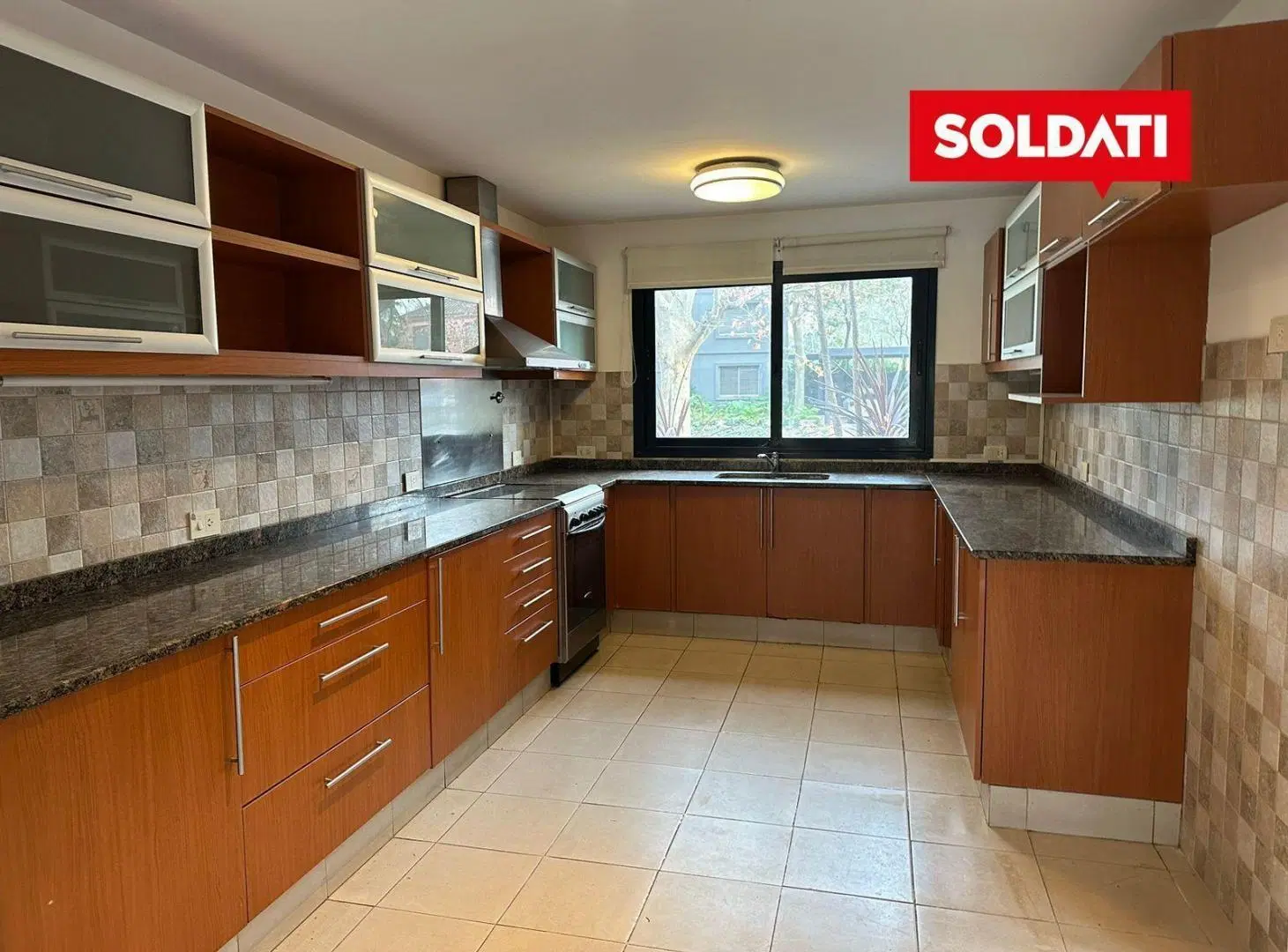 Casa en venta, Ayres de Pilar, 4 cuartos, family, escritorio y dependencia. Piscina. 3