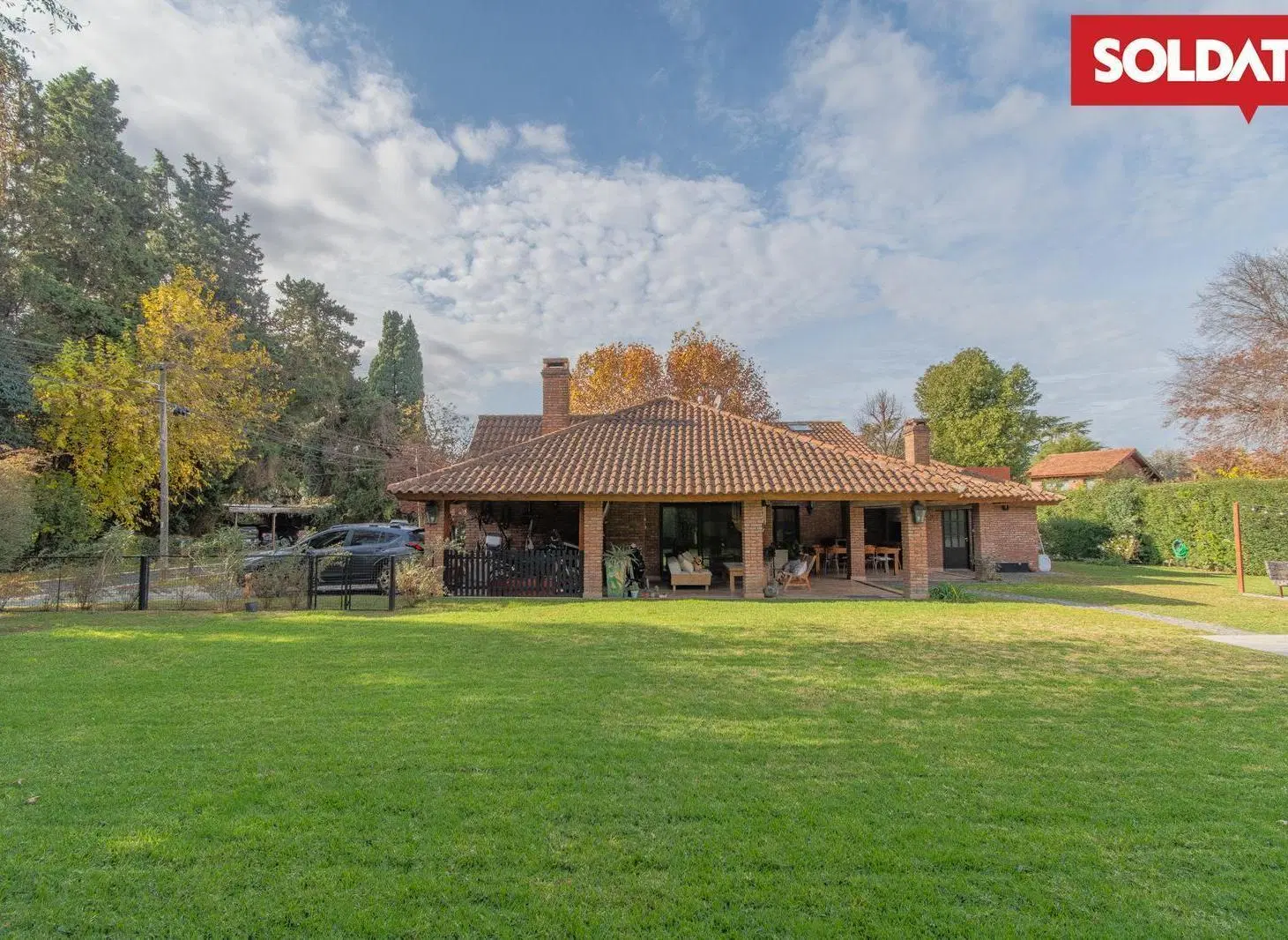 Mapuche CC venta o alquiler, casa en una planta, 4 cuartos, escritorio, galería. Piscina. 1
