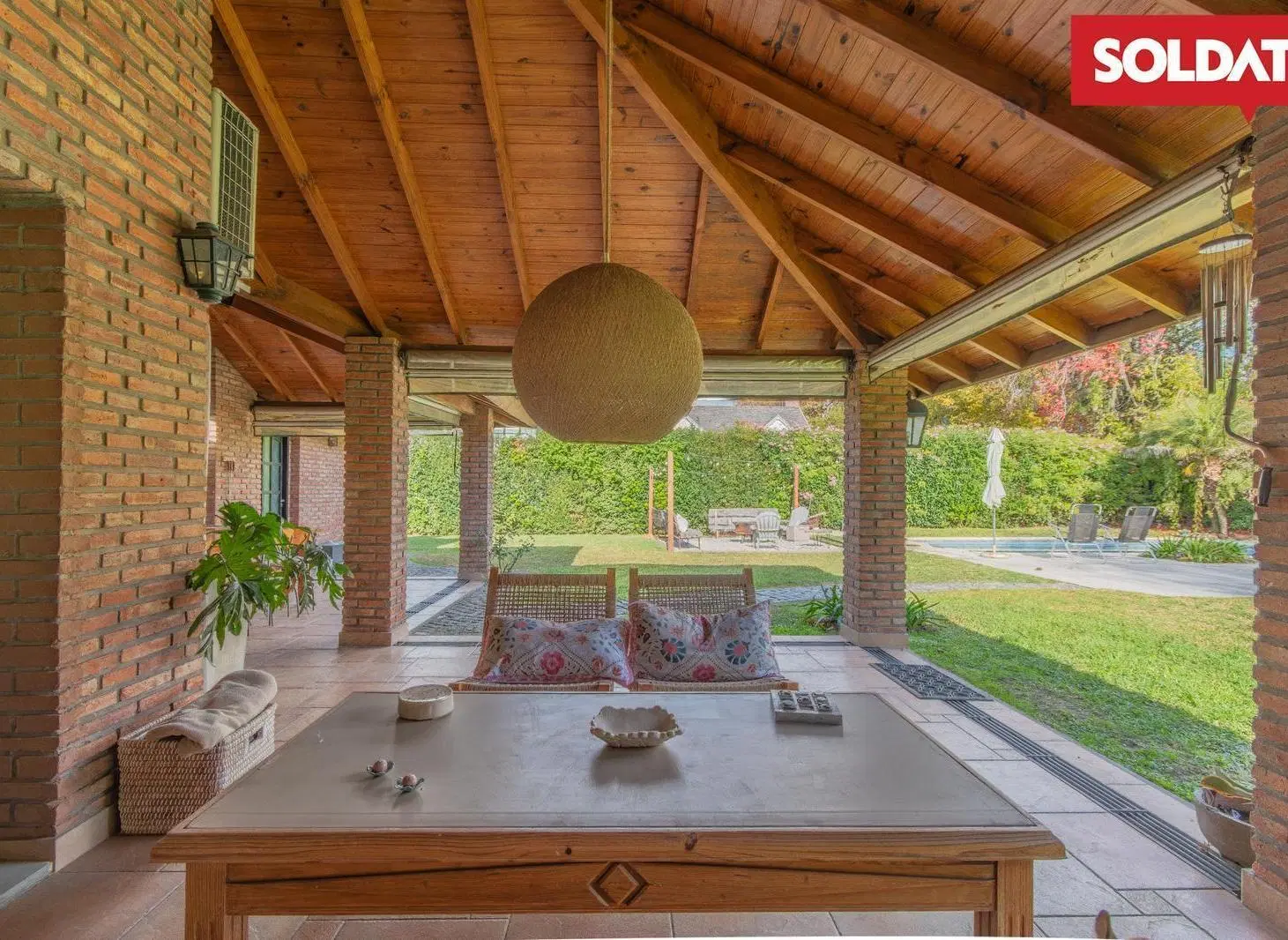 Mapuche CC venta o alquiler, casa en una planta, 4 cuartos, escritorio, galería. Piscina. 3