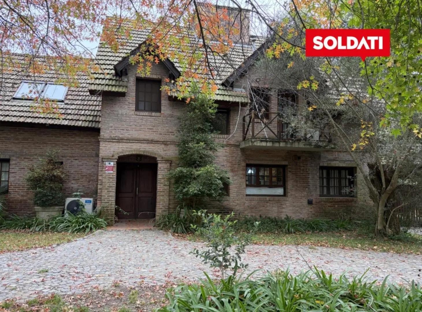 Casa en venta y alquiler sobre lote de más de 2.500 m2 - excelente acceso - bajas expensas - Pilar 2