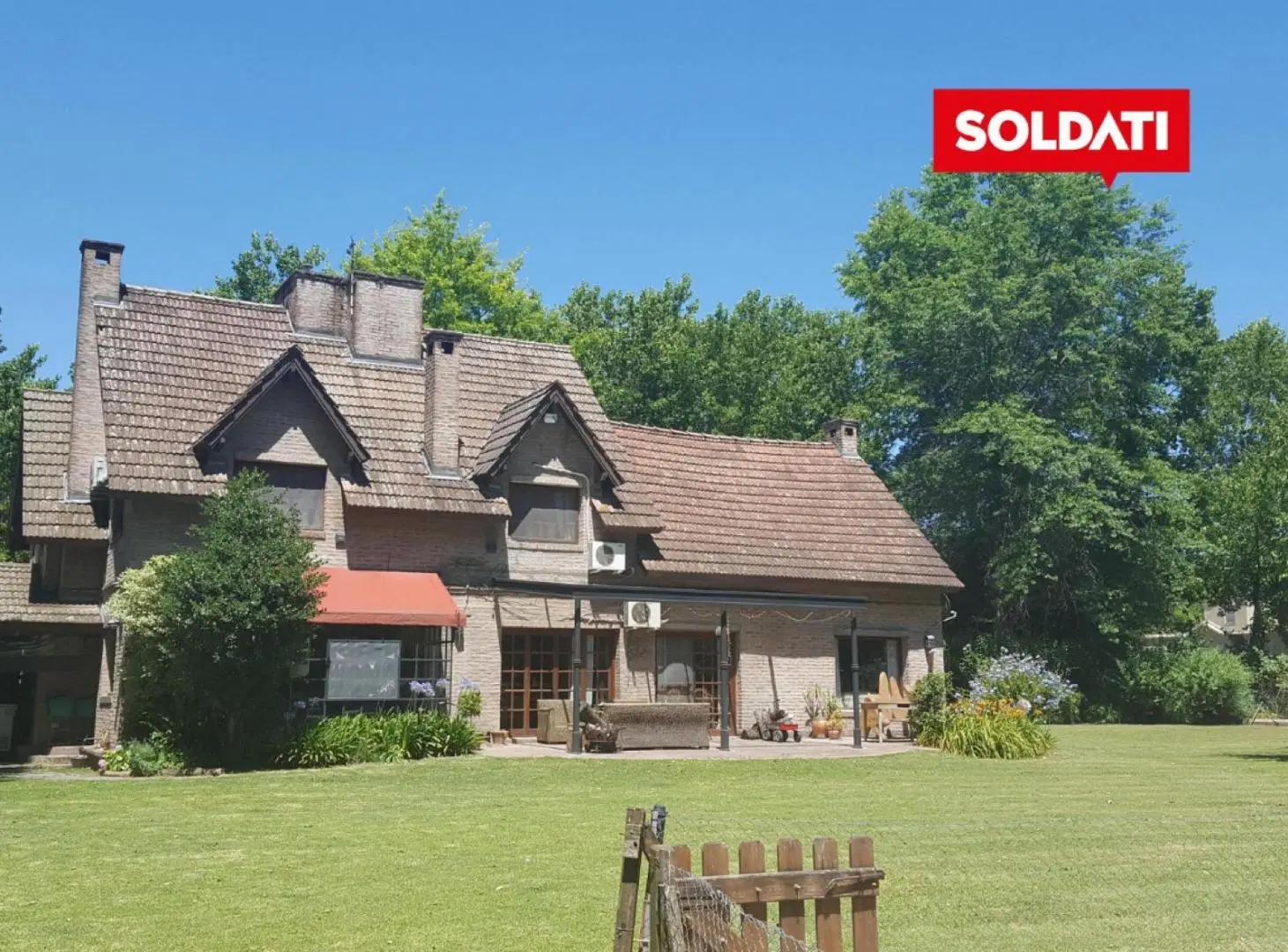 Casa en venta y alquiler sobre lote de más de 2.500 m2 - excelente acceso - bajas expensas - Pilar 1