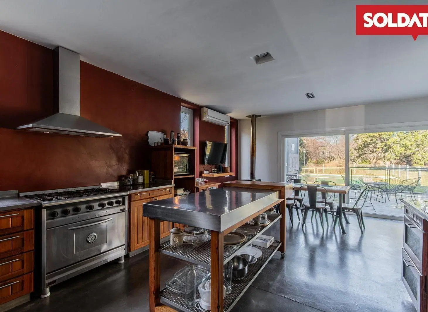 SOLDATI, en exclusiva, vende en Ayres de Pilar casa muy solida. Excelente lote, piscina 8