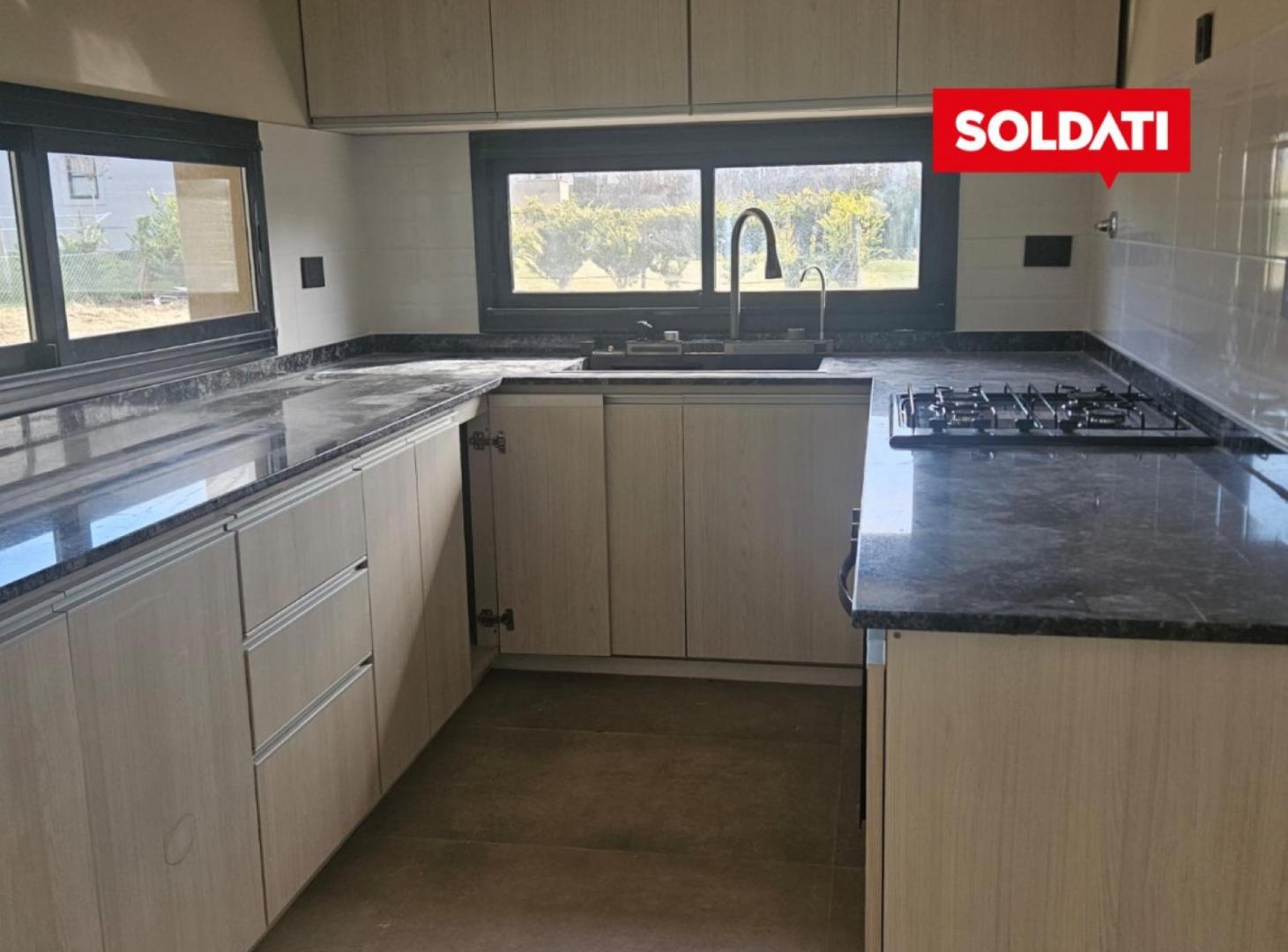 Foto de Casa en venta en Barrio Alcanfores en una planta - apta credito, imagen 1