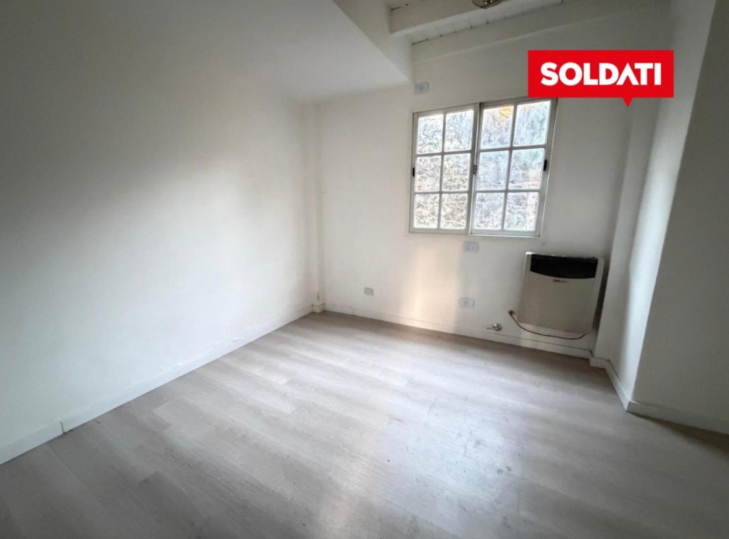 Foto de Casa en venta en Acacias Blancas - refaccionada - lote central- retasada, imagen 2