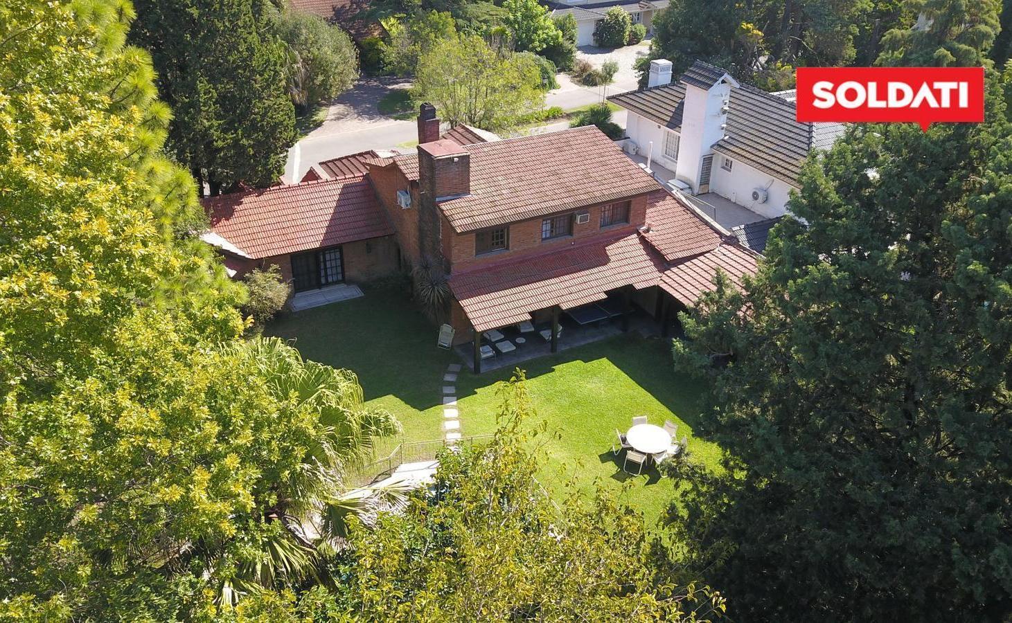 Foto de Casa en venta, 5 cuartos, play. Doble lote, imagen 1