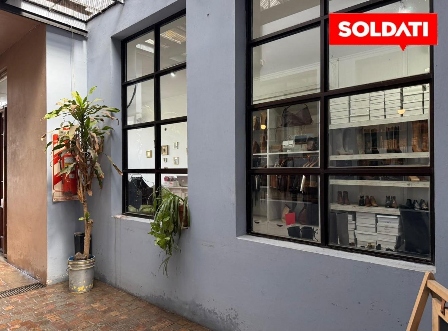 Foto de Edificio/ galería Comercial, 2 plantas, ideal emprendimiento, imagen 4