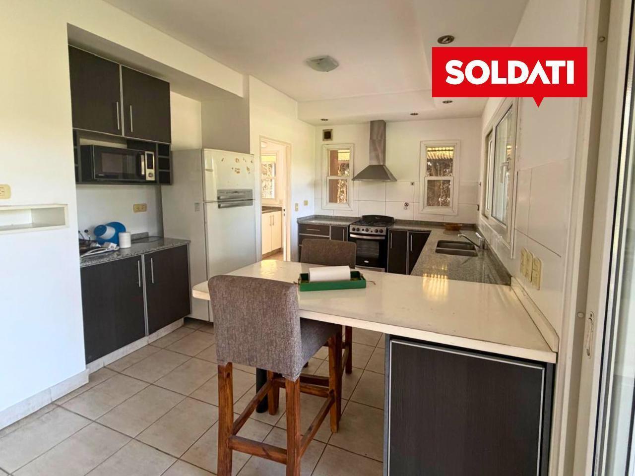 Foto de Casa en venta, barrio el recodo, lote central. 3 cuartos más escritorio, imagen 2