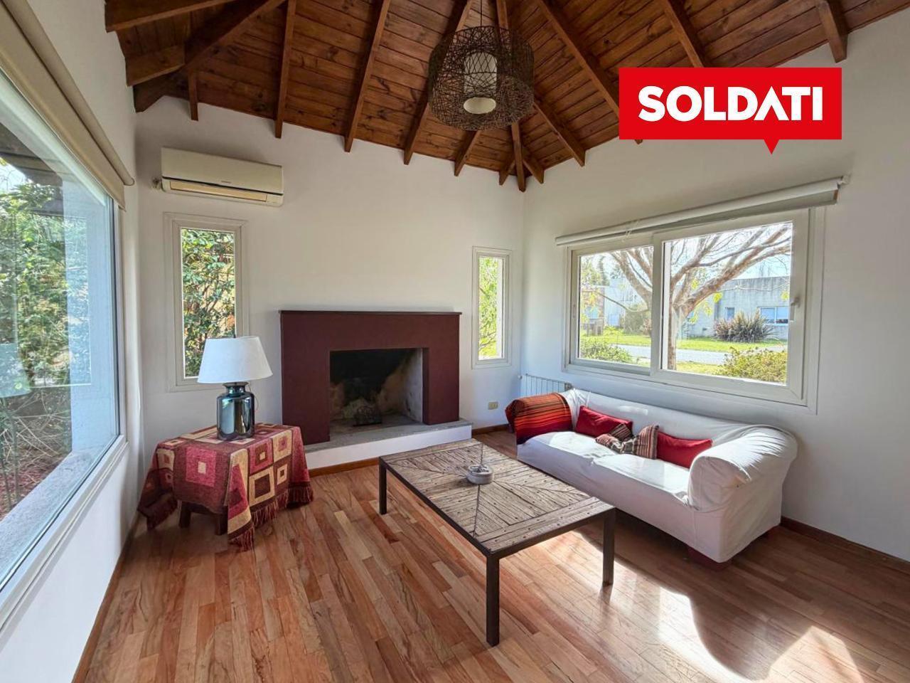 Foto de Casa en venta, barrio el recodo, lote central. 3 cuartos más escritorio, imagen 1