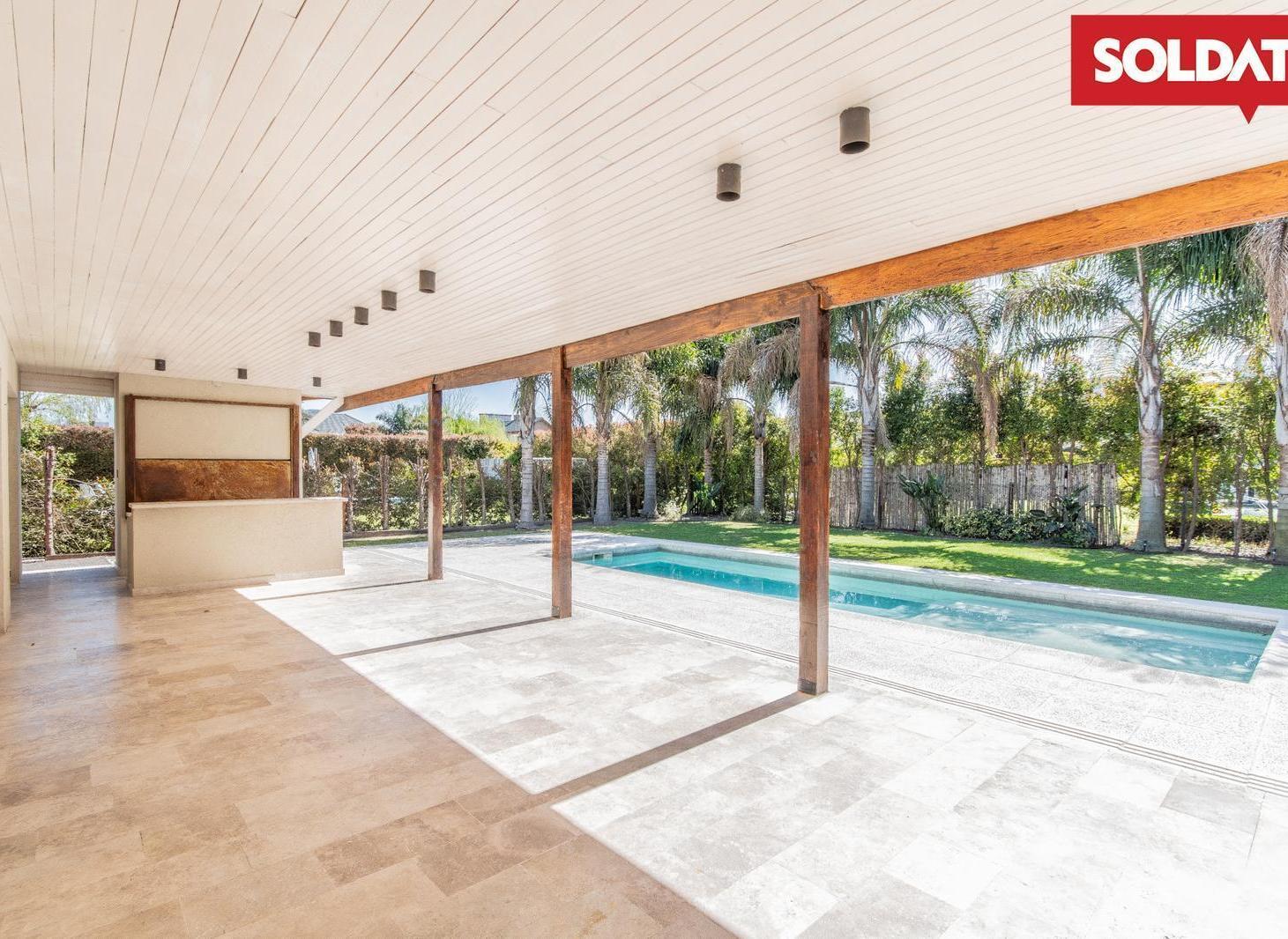 Foto de Las Liebres, 4 dormitorios, 2 suites, lote central., imagen 1