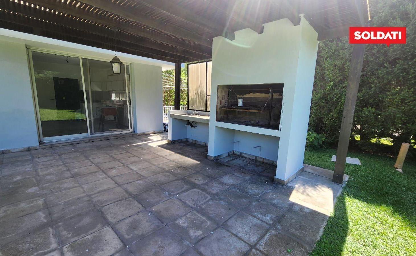 Foto de Villa olivos moderna casa en venta y alquiler . Lote central, imagen 2