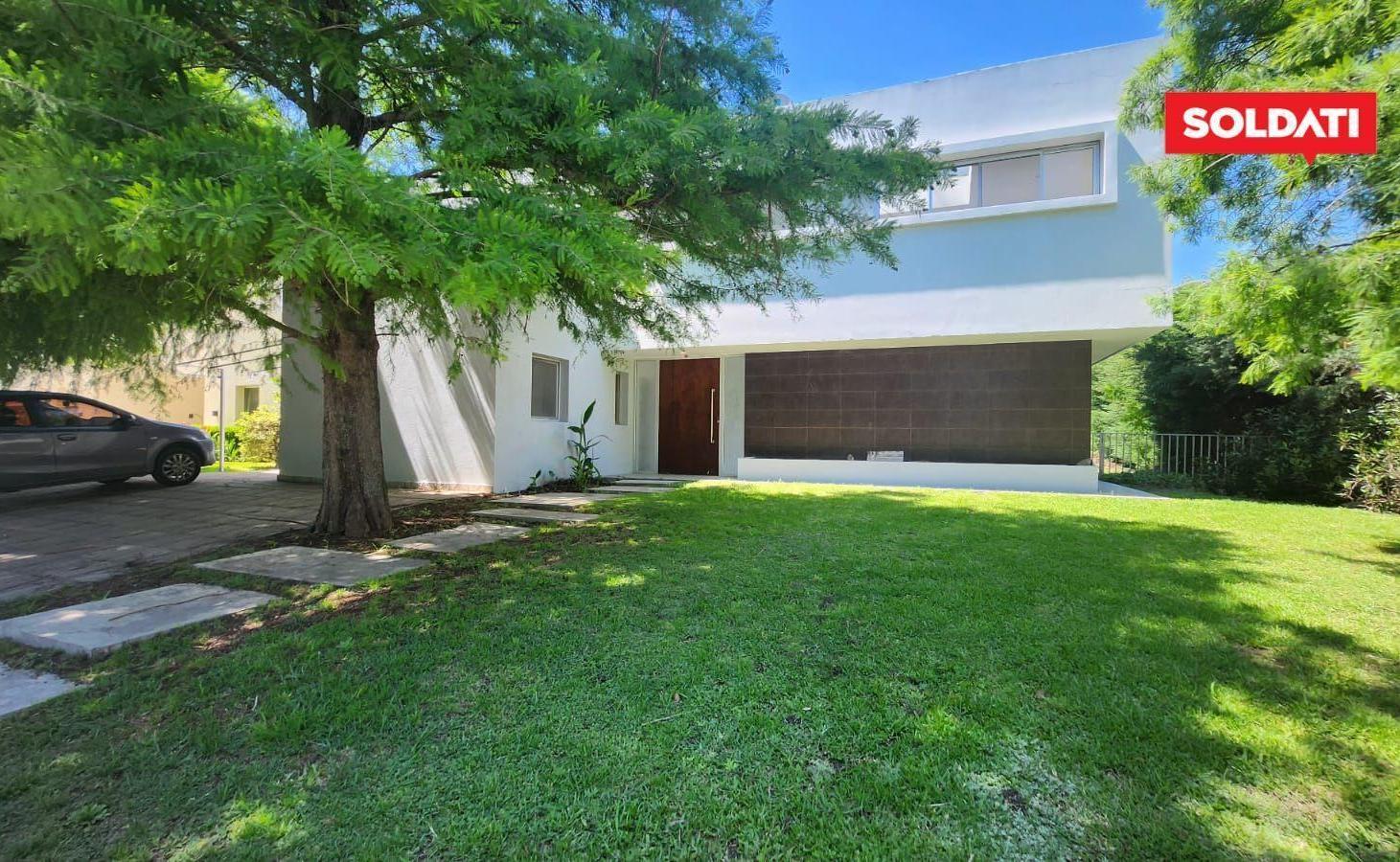 Foto de Villa olivos moderna casa en venta y alquiler . Lote central, imagen 3