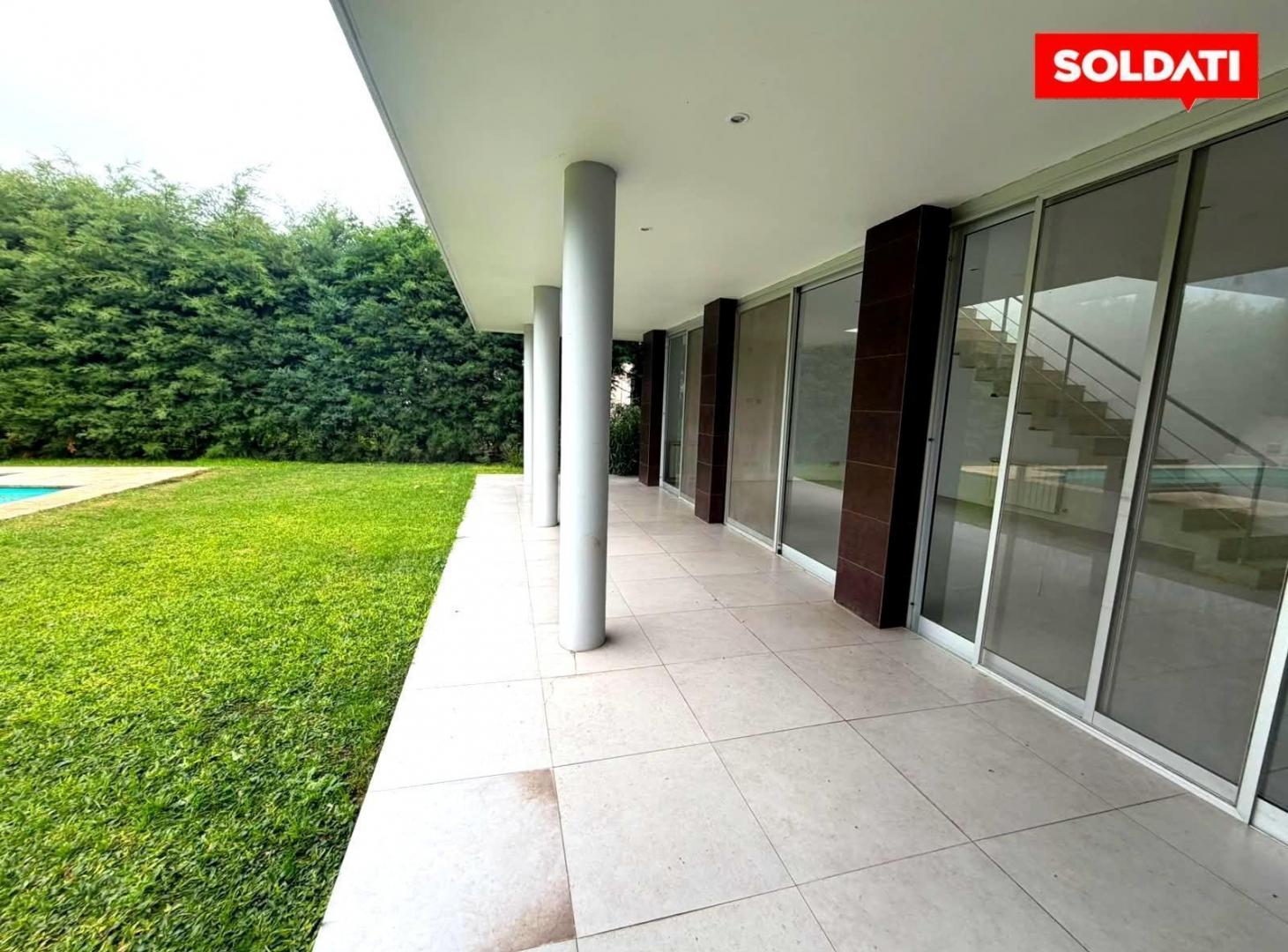 Foto de Villa olivos moderna casa en venta y alquiler . Lote central, imagen 4