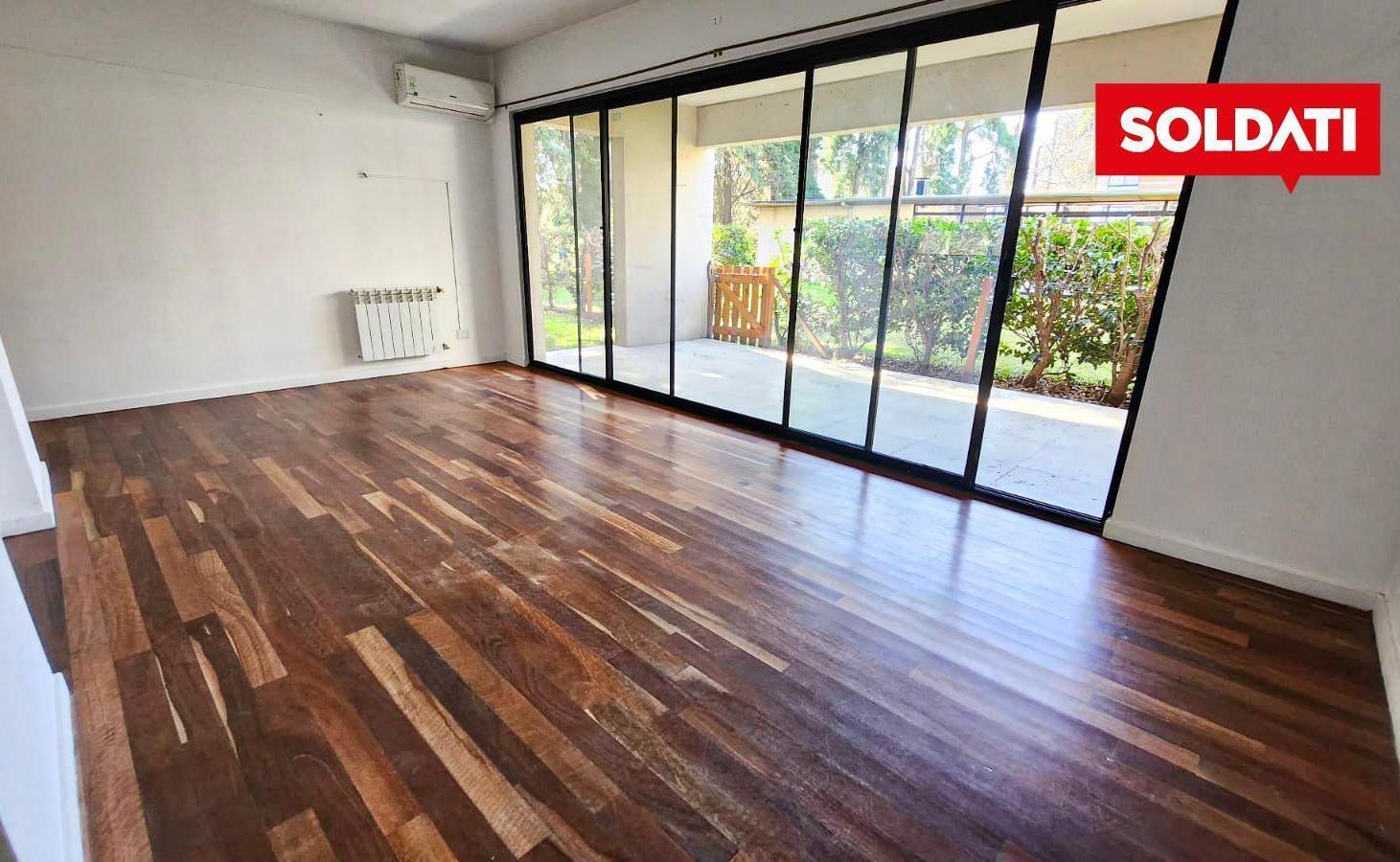 Foto de Departamento en venta, 90 metros, en planta baja, con jardin, bajada, imagen 1