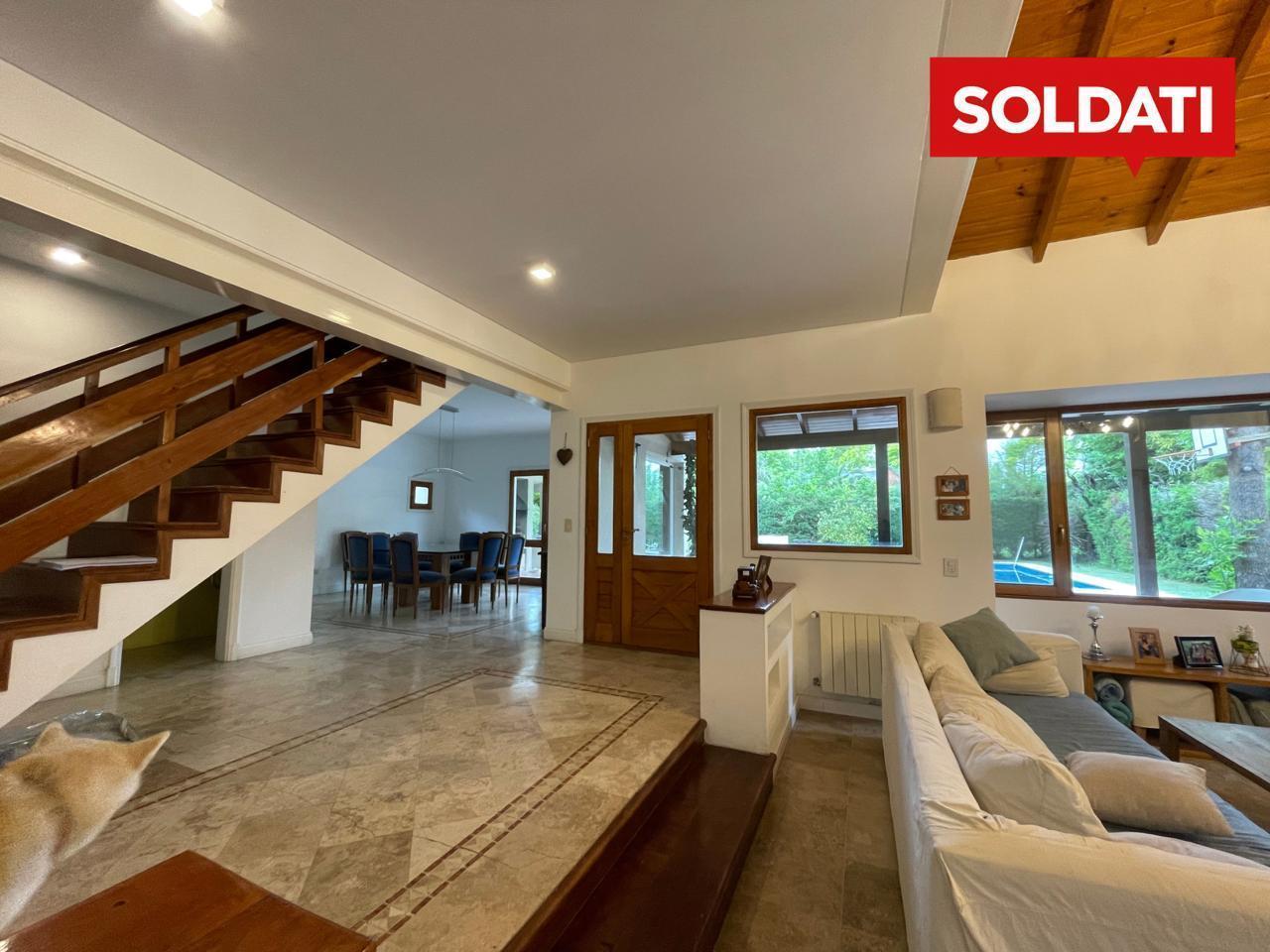 Foto de Casa en venta Apta a Crédito en el Barrio Cerrado Villa Rosa, imagen 4