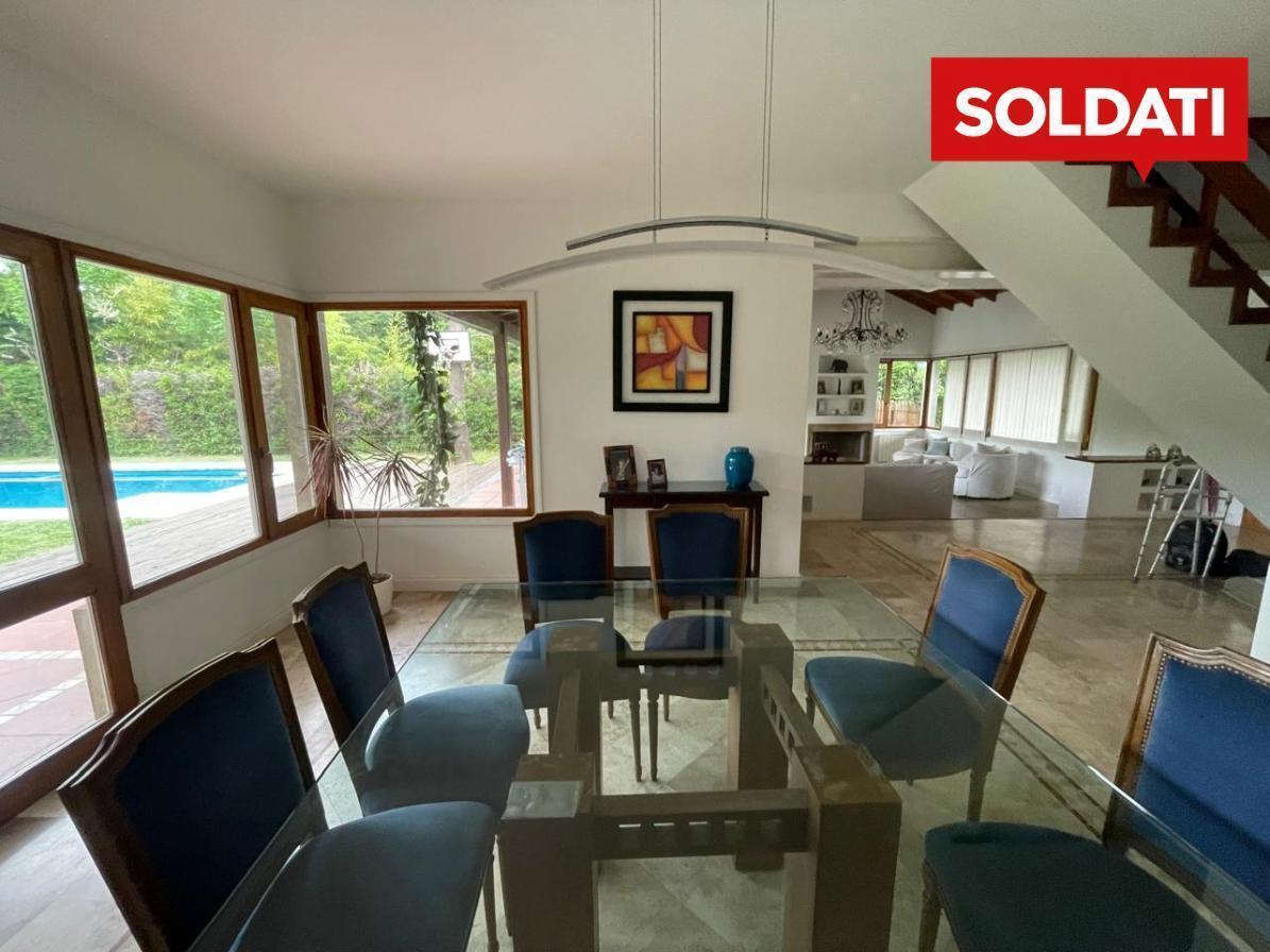 Foto de Casa en venta Apta a Crédito en el Barrio Cerrado Villa Rosa, imagen 2