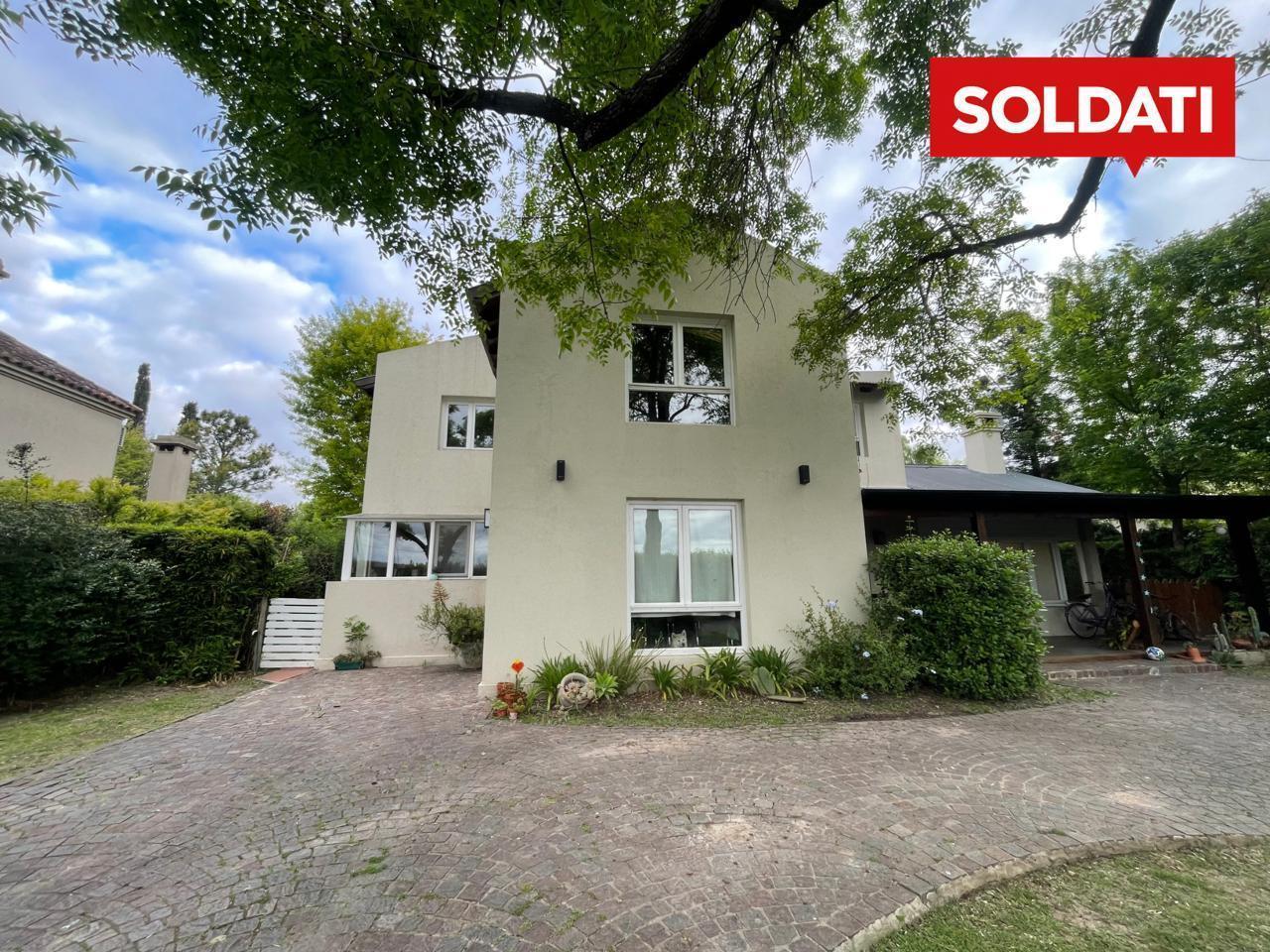 Foto de Casa en venta Apta a Crédito en el Barrio Cerrado Villa Rosa, imagen 1