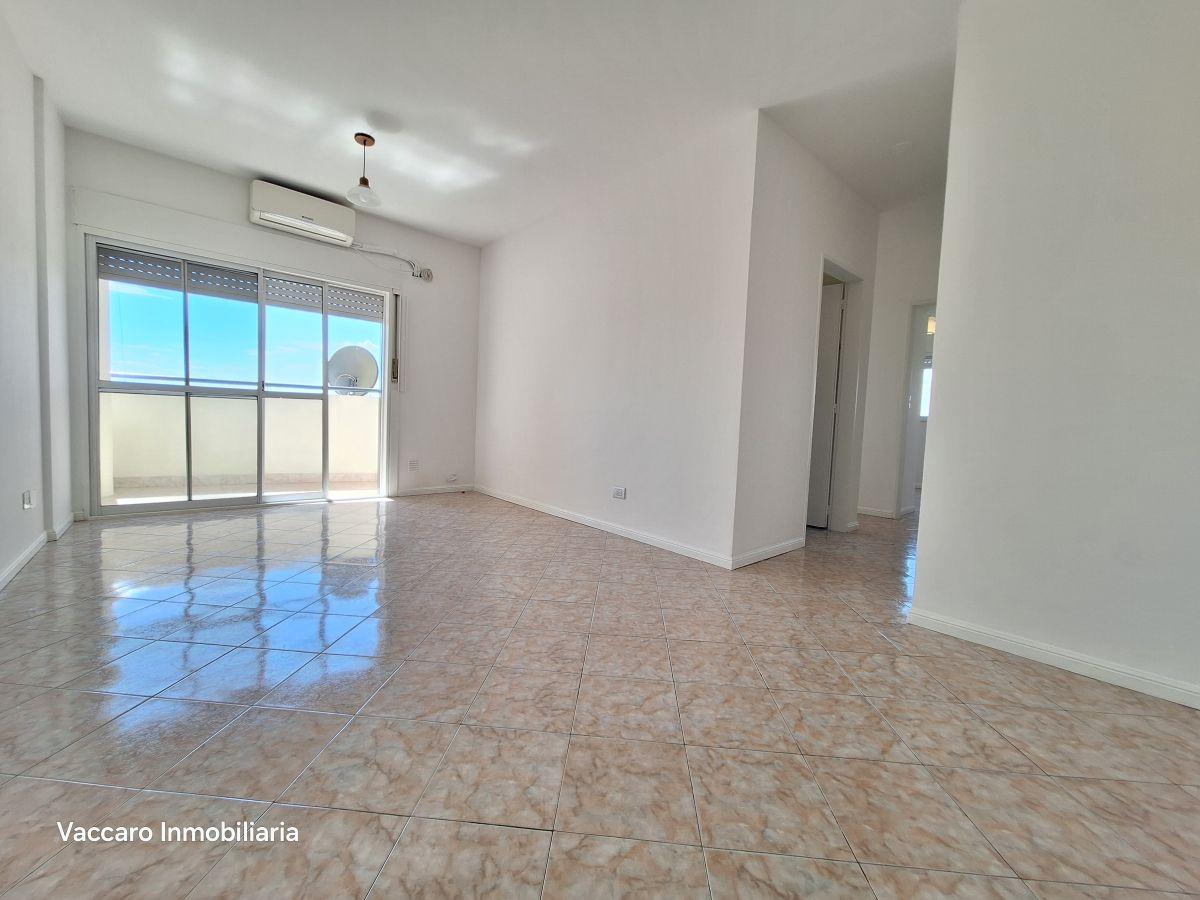 VENTA -GRAN DEPTO 4 AMB C/Cochera y Balcón - Thompson 2099, Ciudad Madero