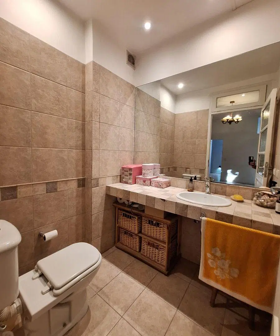 VENTA - IMPECABLE CASA EN LOTE 10x28, 4 DORMITORIOS, QUINCHO, PISCINA, FONDO C/PARQUE - TAPIALES ! 5