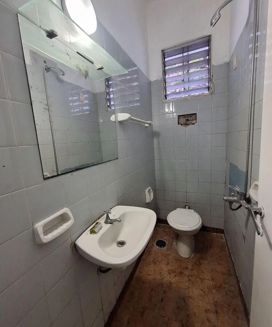ALQUILER- 2 CASAS EN 1- 2 AMB en planta baja+ CASA 4 AMB con PATIO y TERRAZA 5