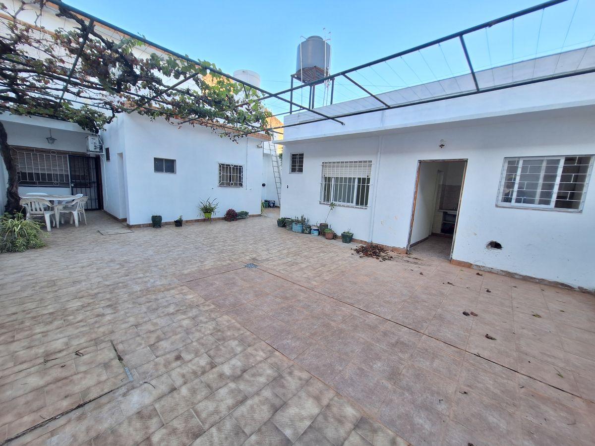 ALQUILER- 2 CASAS EN 1- 2 AMB en planta baja+ CASA 4 AMB con PATIO y TERRAZA