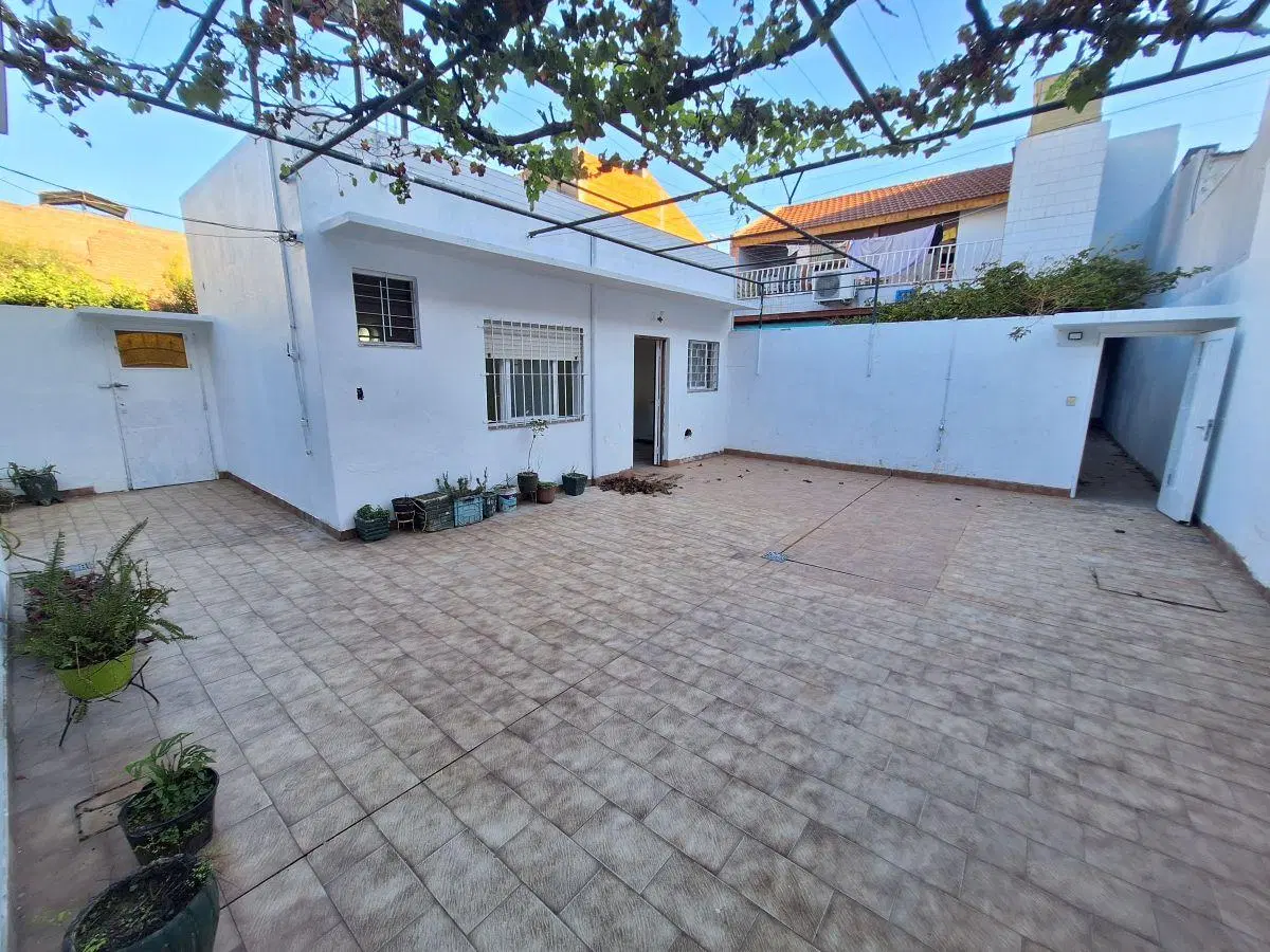 ALQUILER- 2 CASAS EN 1- 2 AMB en planta baja+ CASA 4 AMB con PATIO y TERRAZA 4