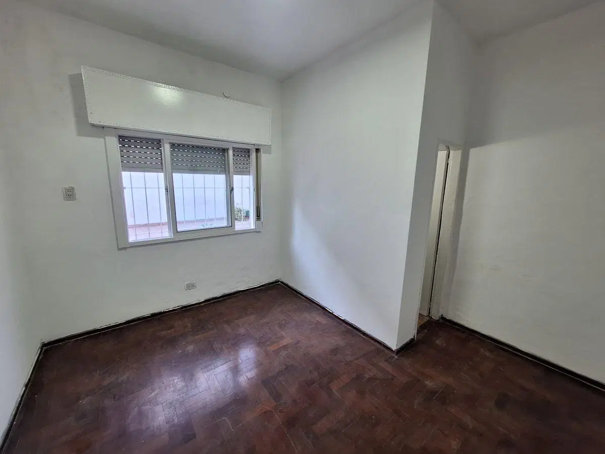 ALQUILER- 2 CASAS EN 1- 2 AMB en planta baja+ CASA 4 AMB con PATIO y TERRAZA 3