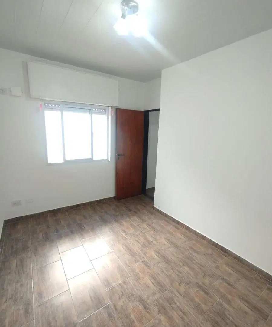 ALQUILER- DEPTO 2 AMBIENTES EN PLANTA BAJA CON PATIO- A REESTRENAR- LA TABLADA/ VILLA INSUPERABLE 2