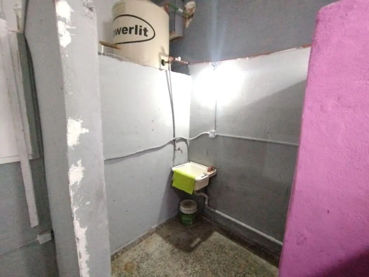 ALQUILA - Local Comercial - 25m2 aprox- a mts Avda Crovara 3500 - TABLADA 5
