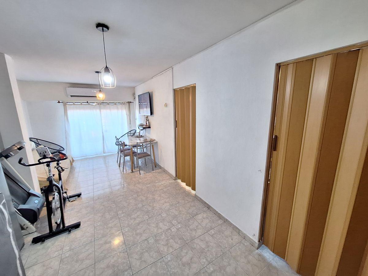 Foto de VENTA - DEPTO 2 AMBIENTES C/BALCON - APTO CREDITO - EN AVDA CROVARA, imagen 1
