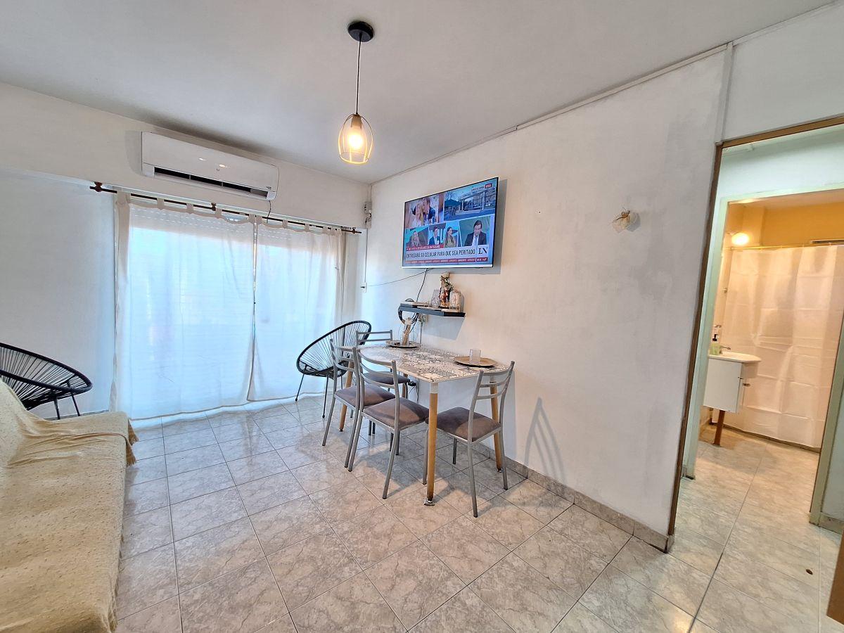 Foto de VENTA - DEPTO 2 AMBIENTES C/BALCON - APTO CREDITO - EN AVDA CROVARA, imagen 2