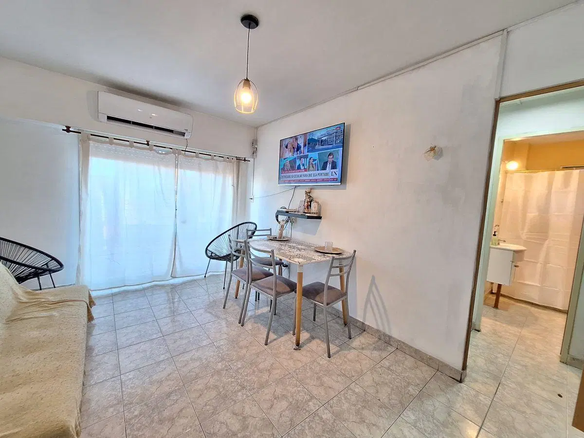 VENTA - AMPLIO DEPTO 2 AMBIENTES C/BALCON ATERRAZADO EN AVDA CROVARA 1000 - CIUDAD MADERO 2