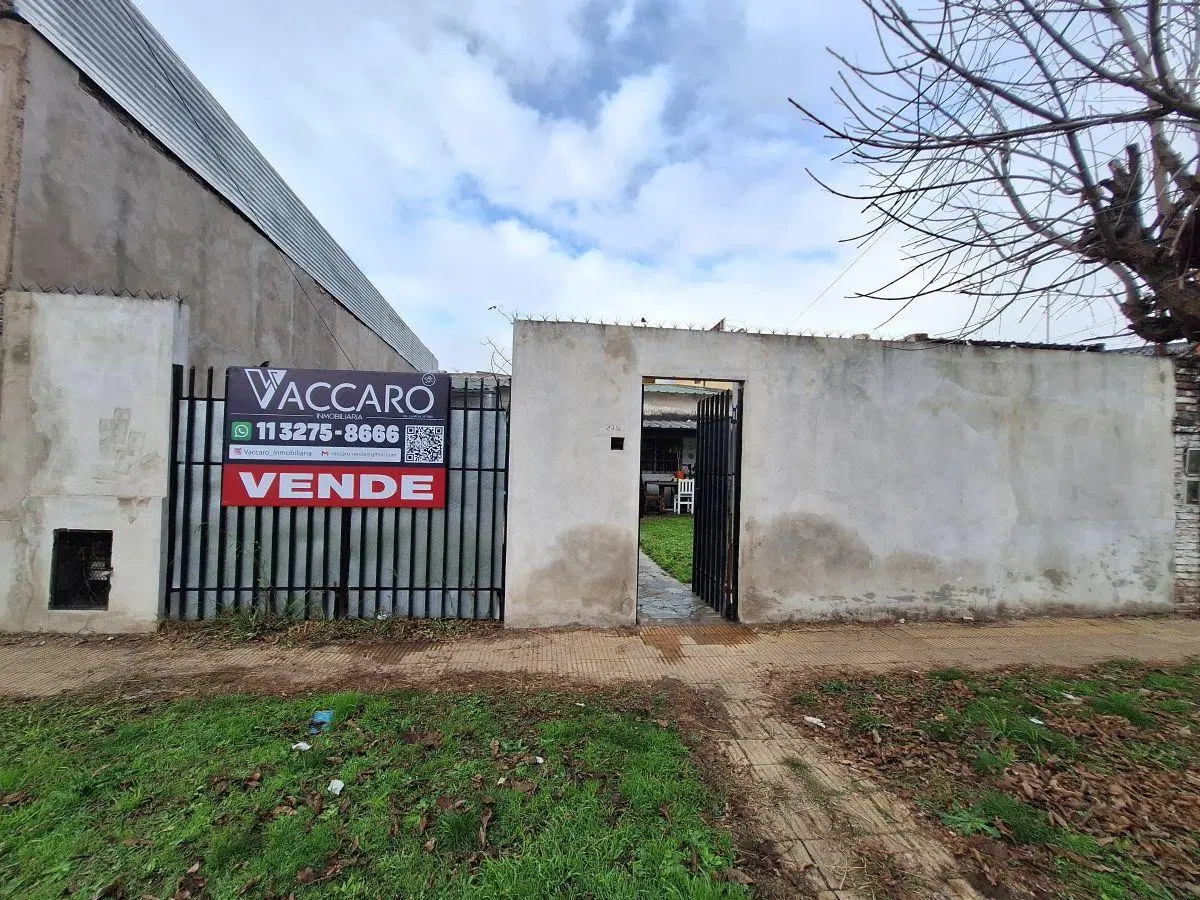 VENTA - Casa lote propio 4 habitaciones, patio delantero y patio fondo c/taller -ALDO BONZI 3