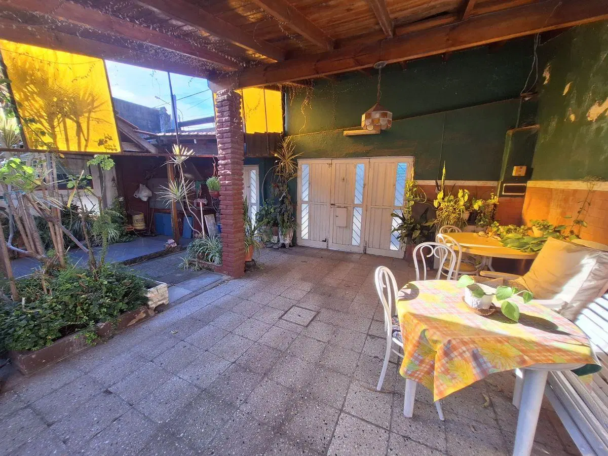 VENTA - CASA MULTIFAMILIAR sobre lote 8,66x24mts - PALACIOS 4900 (A 3 cuadras Crovara al 1.000) 1