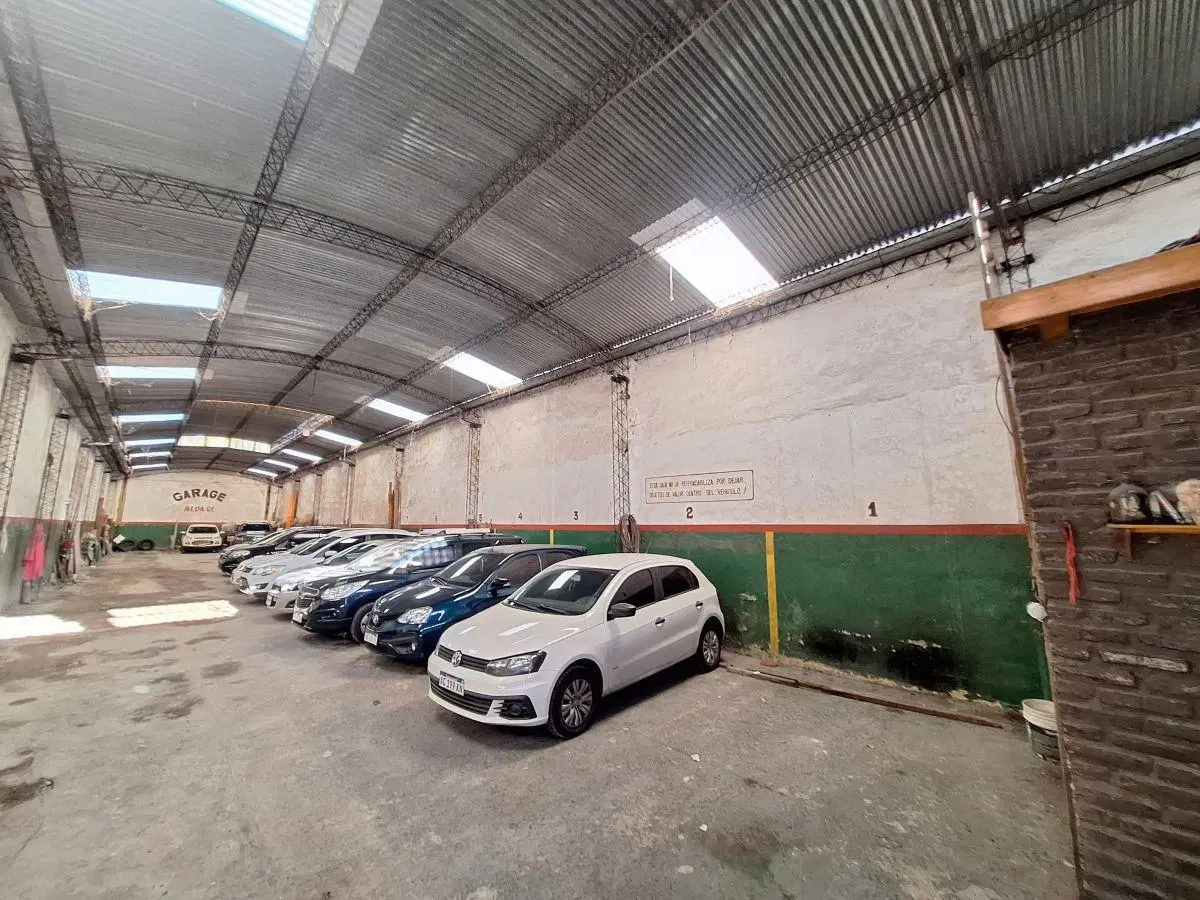 VENTA - GALPÓN INDUSTRIAL 8,66 x 43mts. Con baño, oficina y portón utilitarios gran porte 3