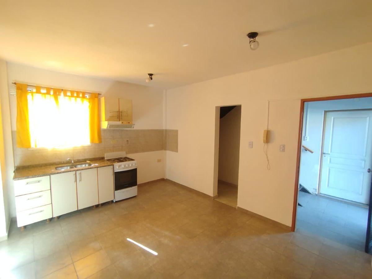 Foto de ALQUILER- DEPARTAMENTO 2 AMBIENTES CON AMPLIO PATIO, imagen 1