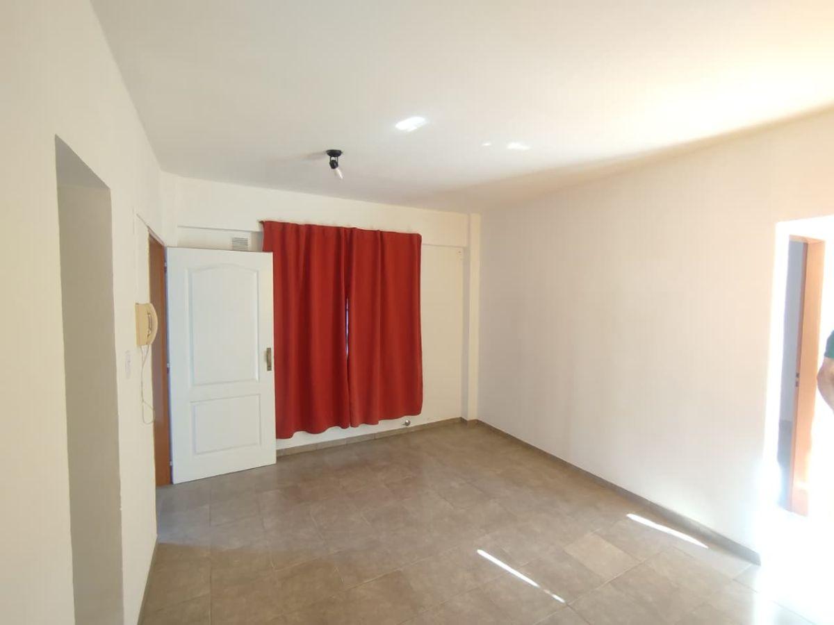 Foto de ALQUILER- DEPARTAMENTO 2 AMBIENTES CON AMPLIO PATIO, imagen 4